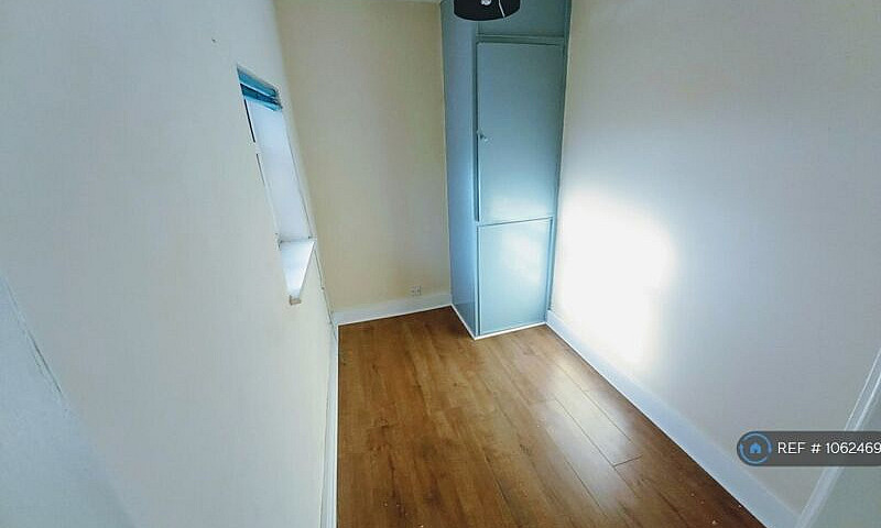 3 Bedroom House In A...