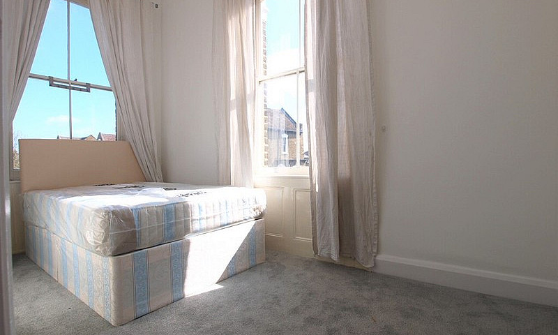 A Large 1 Bedroom Fi...