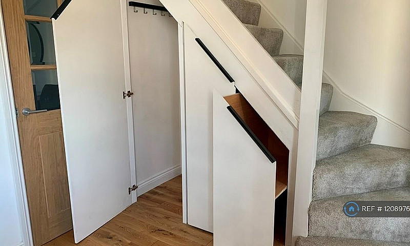 1 Bedroom House In W...