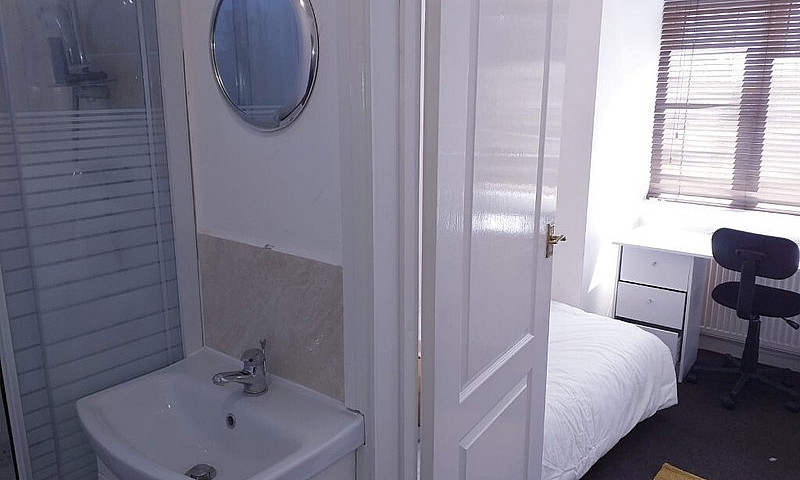 Double Ensuite Room ...
