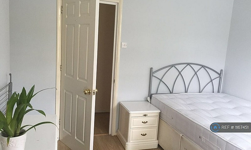 1 Bedroom In Acorn W...