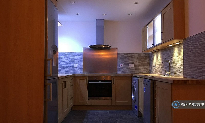 3 Bedroom Flat In Co...