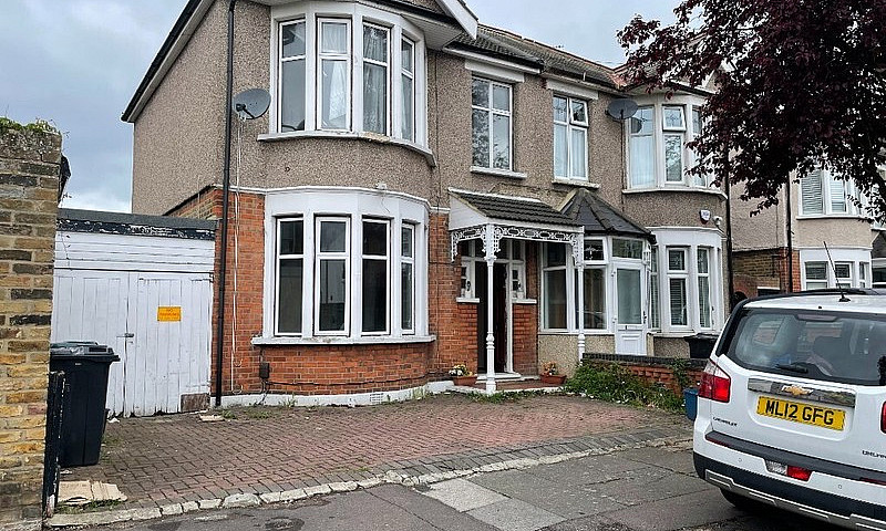 Four Bed House With ...