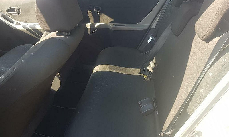 Toyota Yaris 1 Litre...