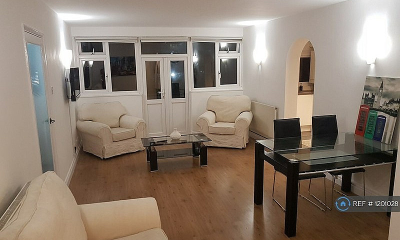 2 Bedroom Flat In Gl...