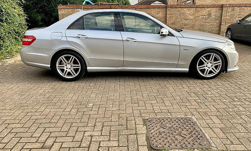 Mercedes-Benz E Clas...
