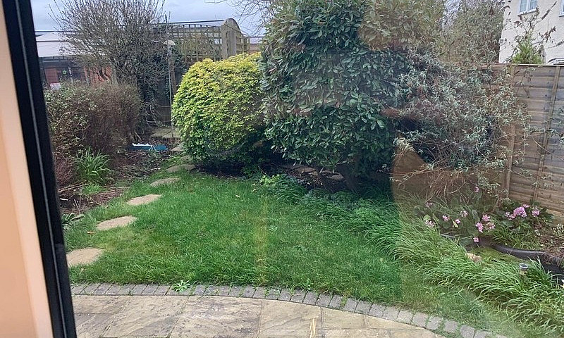 Spacious 5 Bed House...