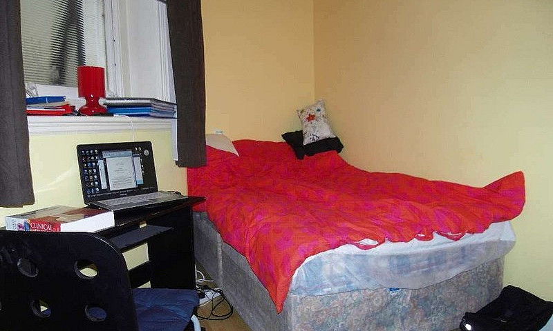 2 Bedroom Flat In Ma...