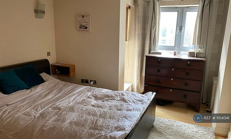 2 Bedroom Flat In Ba...