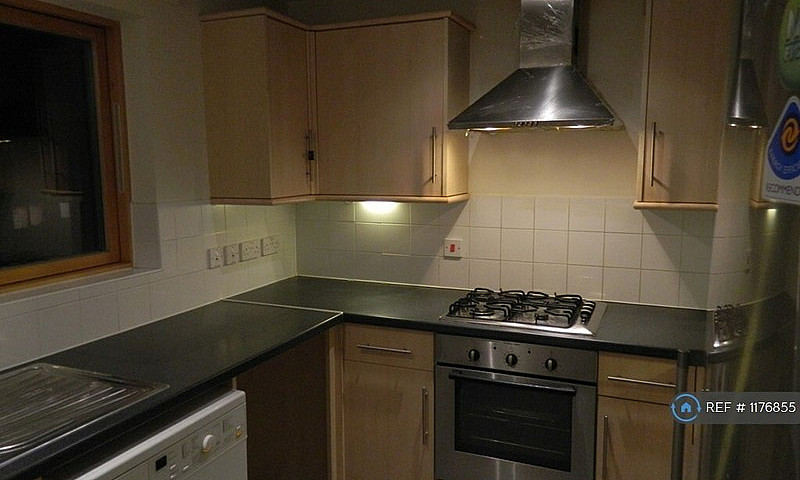 2 Bedroom Flat In Th...