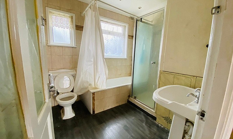 Newly Refurbished Th...