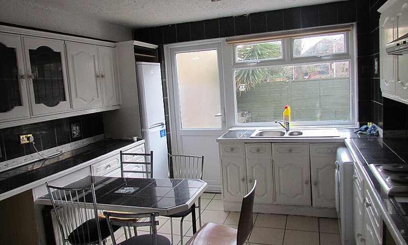 Spacious 4 Bedroom T...