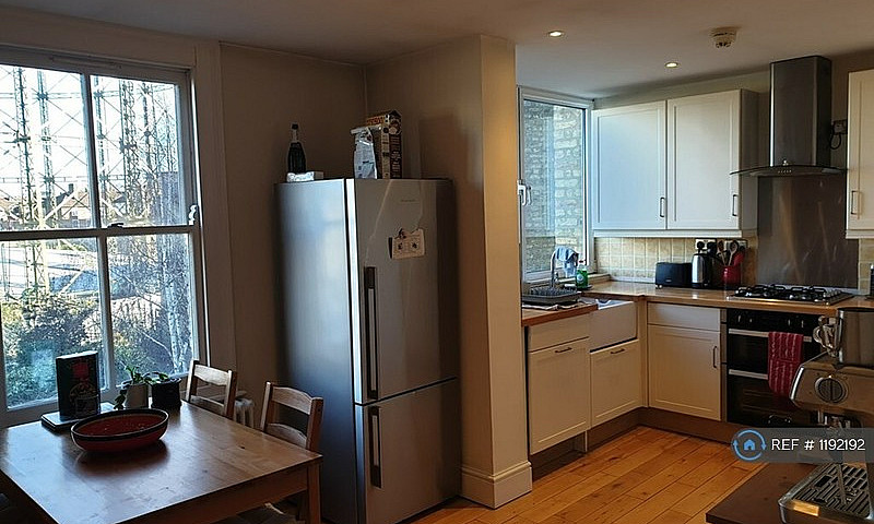 2 Bedroom Flat In Ke...