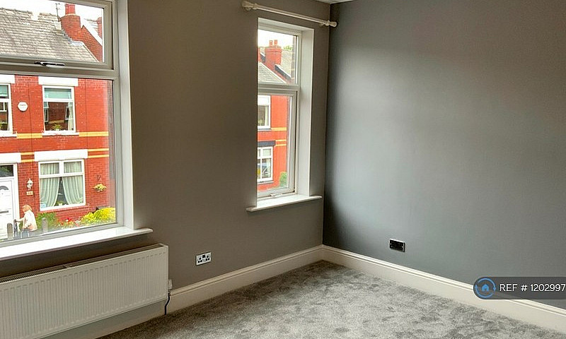 2 Bedroom House In H...