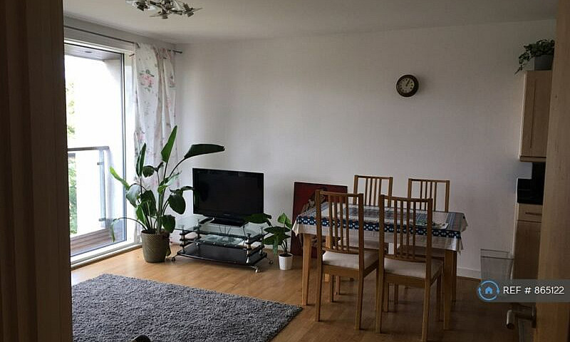 2 Bedroom Flat In Ch...