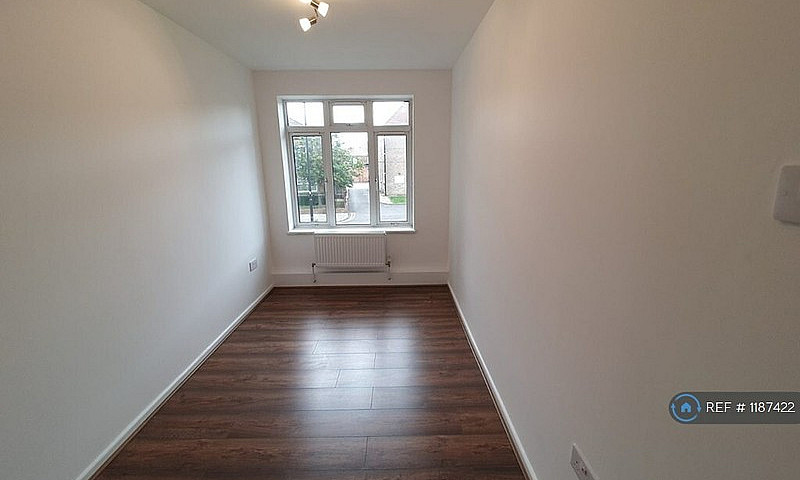 3 Bedroom Flat In La...