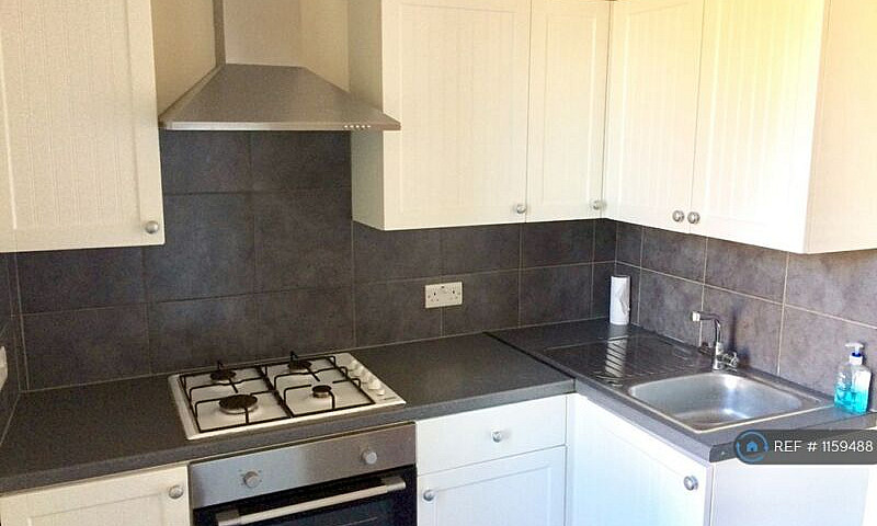 4 Bedroom Flat In Me...