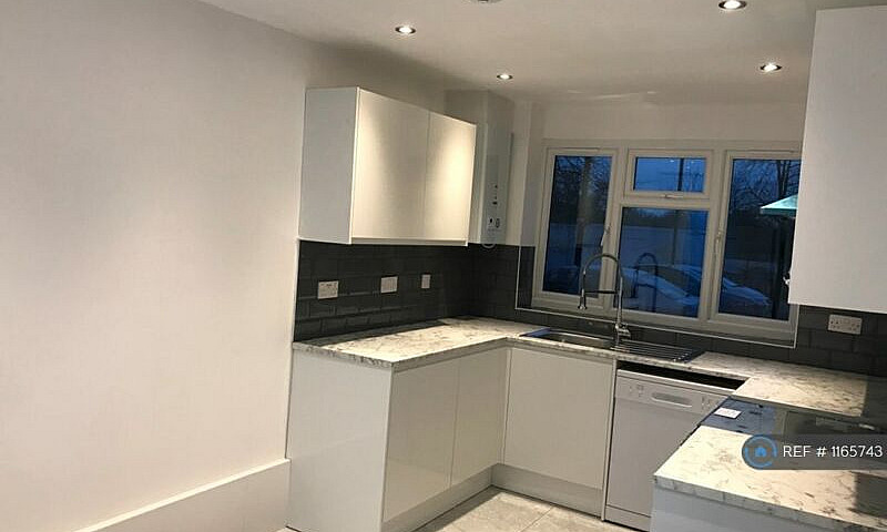 5 Bedroom House In P...