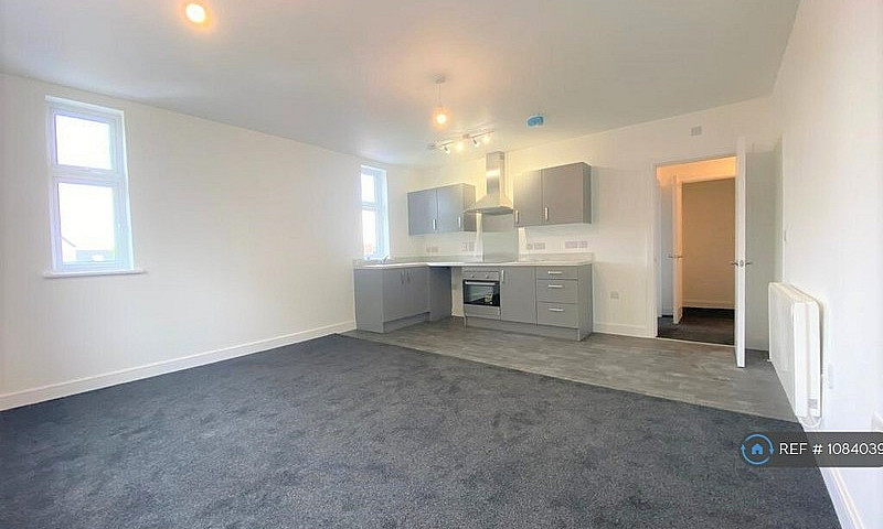 2 Bedroom Flat In Po...