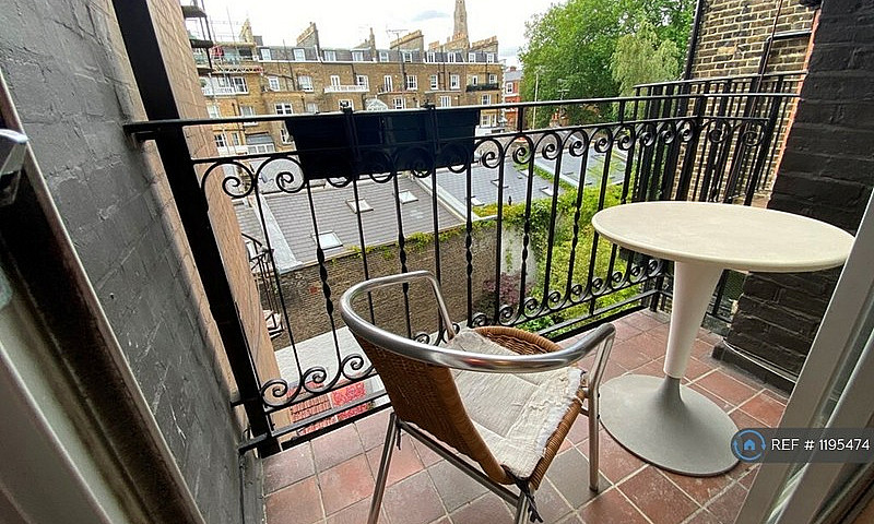 1 Bedroom Flat In Ro...