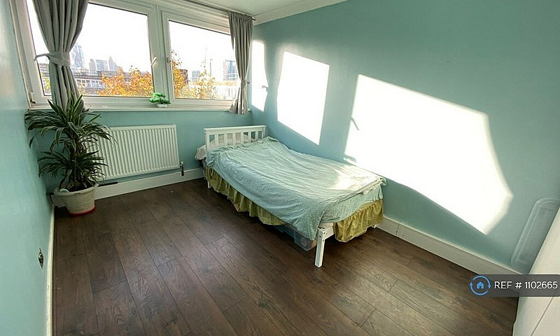 3 Bedroom Flat In Cl...