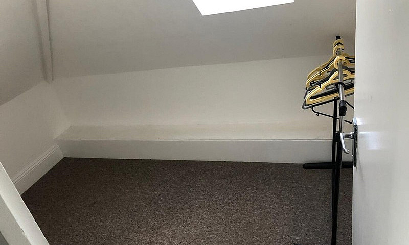 Studio Flat £850 Plu...