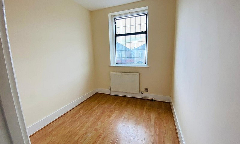 Newly Refurbished Th...