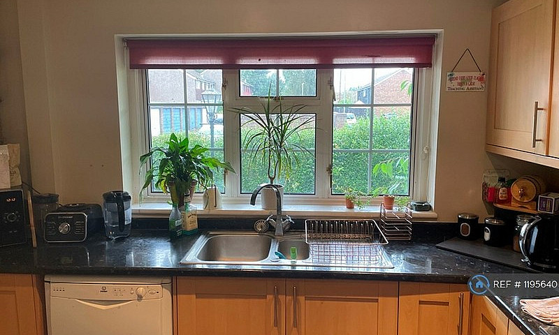 1 Bedroom In Russett...