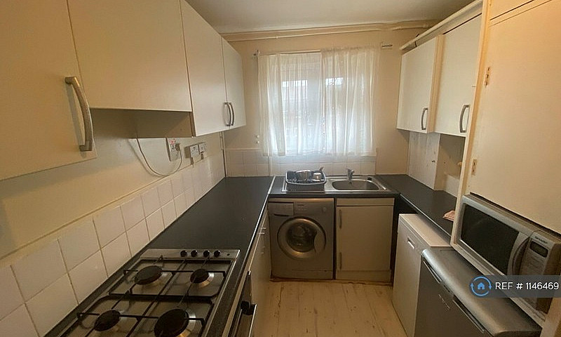 2 Bedroom Flat In Sh...