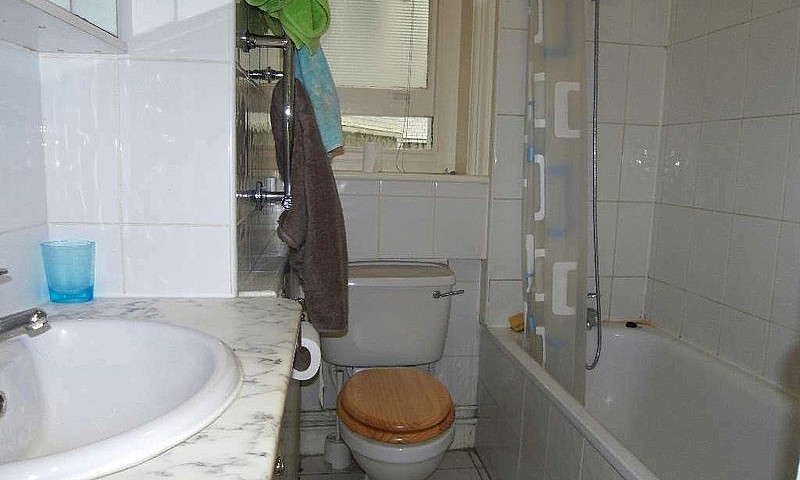 2 Bedroom Flat In Ma...
