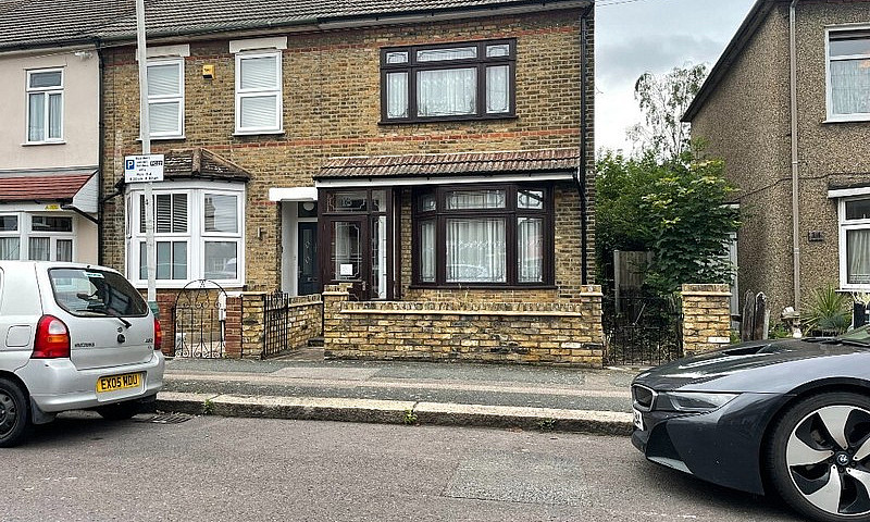 Three Bed House In R...