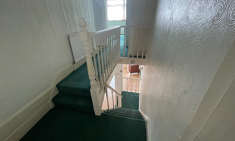 Three Bed House In R...