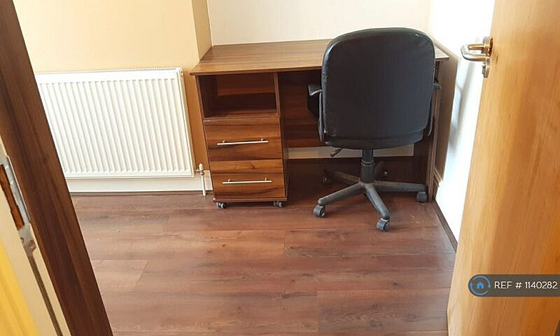 1 Bedroom In Holt Ro...