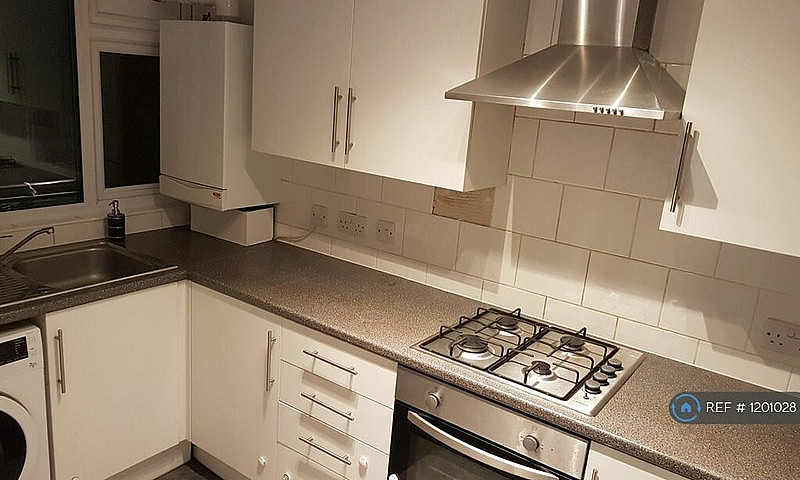 2 Bedroom Flat In Gl...