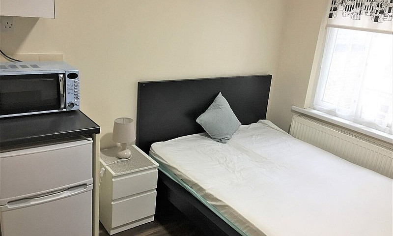 Bedsit Studio In Ilf...