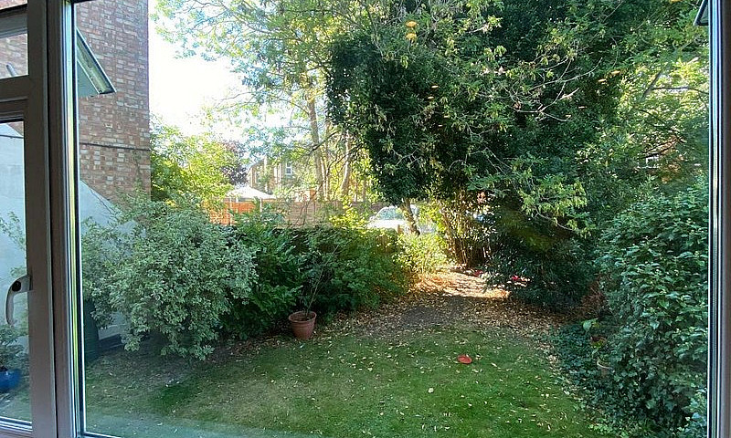 2 Bed Flat, Crystal ...