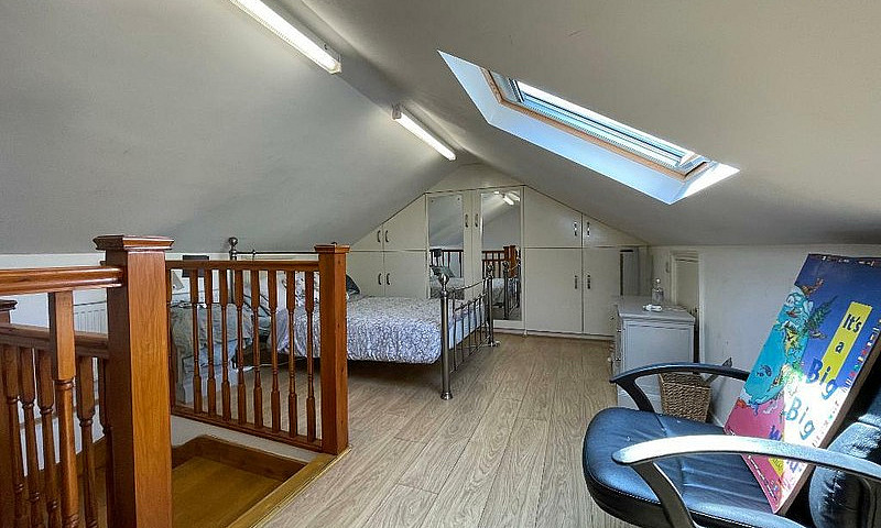 4 Bedroom House In T...