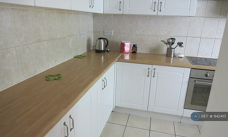4 Bedroom House In Y...