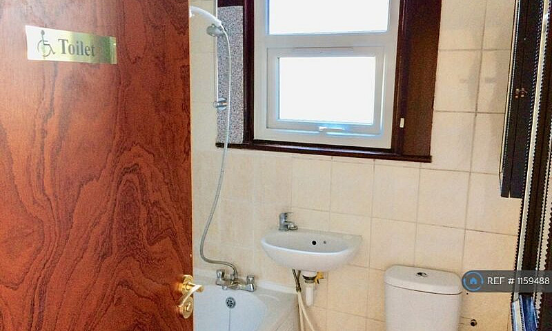 4 Bedroom Flat In Me...