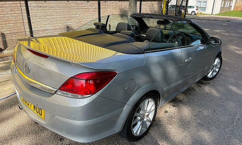 Vauxhall Astra Twint...