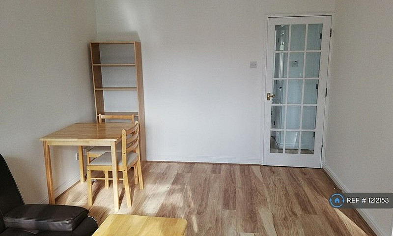 1 Bedroom Flat In Wh...