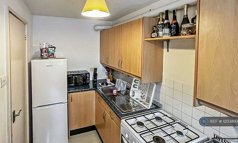 1 Bedroom Flat In Ch...