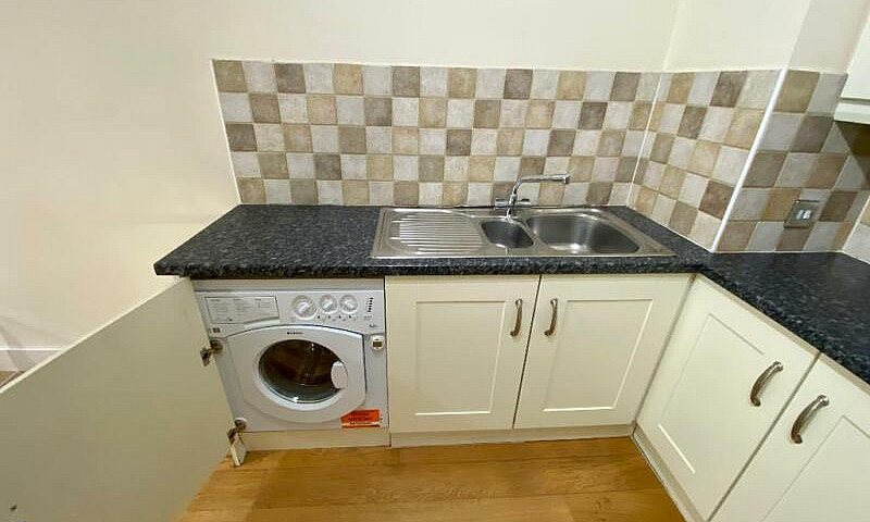 2 Bedroom Flat In Ni...