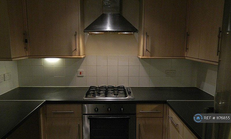 2 Bedroom Flat In Th...