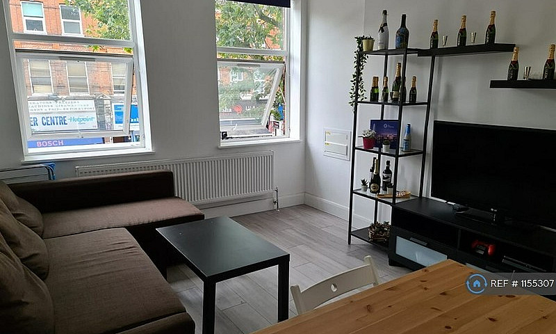 2 Bedroom Flat In Cr...