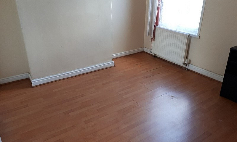 One Bedroom Flat ** ...