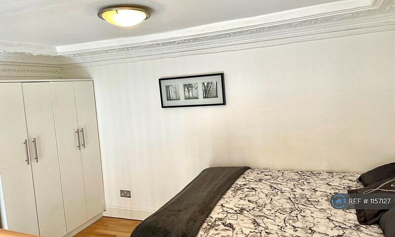 1 Bedroom Flat In Le...