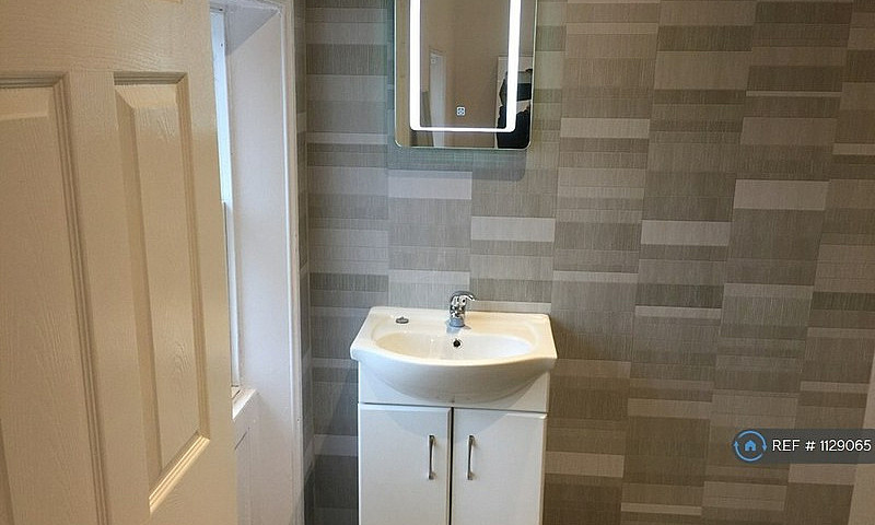 1 Bedroom In Everton...