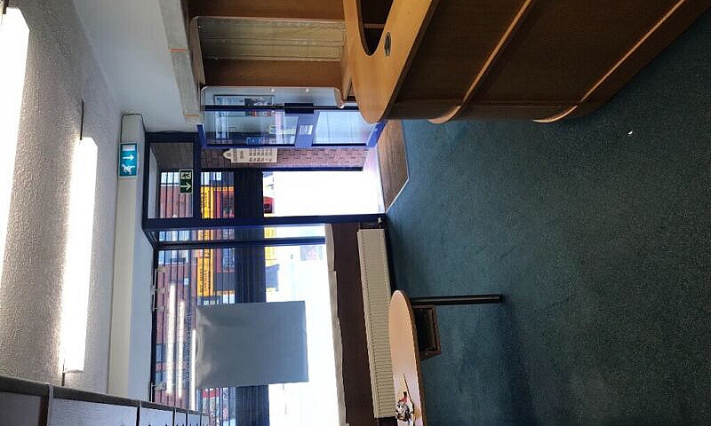 Shop To Let With 5 O...