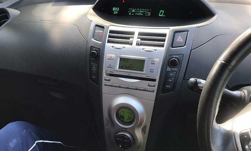 Automatic Toyota Yar...